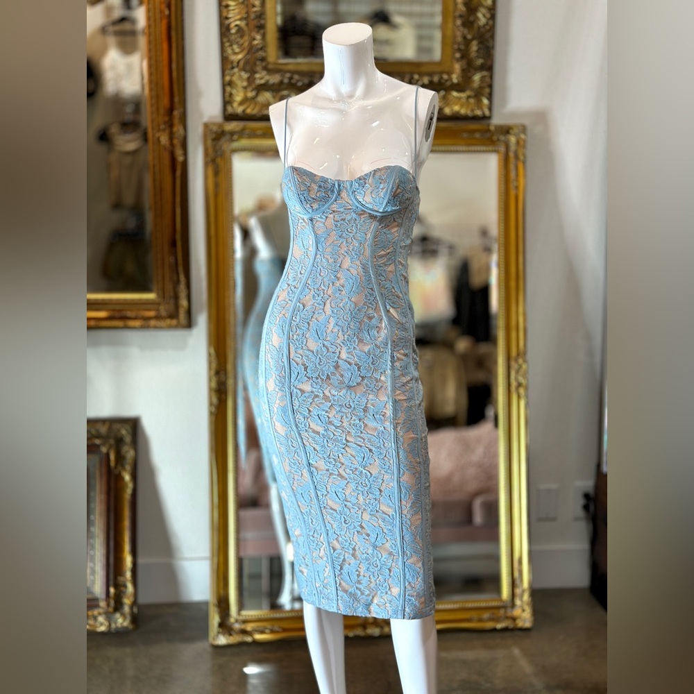 Elegant Lace Sweetheart Neckline Midi Dress